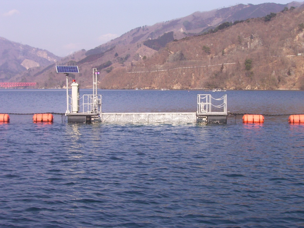 流木止設備（通船ゲート）電動開閉式