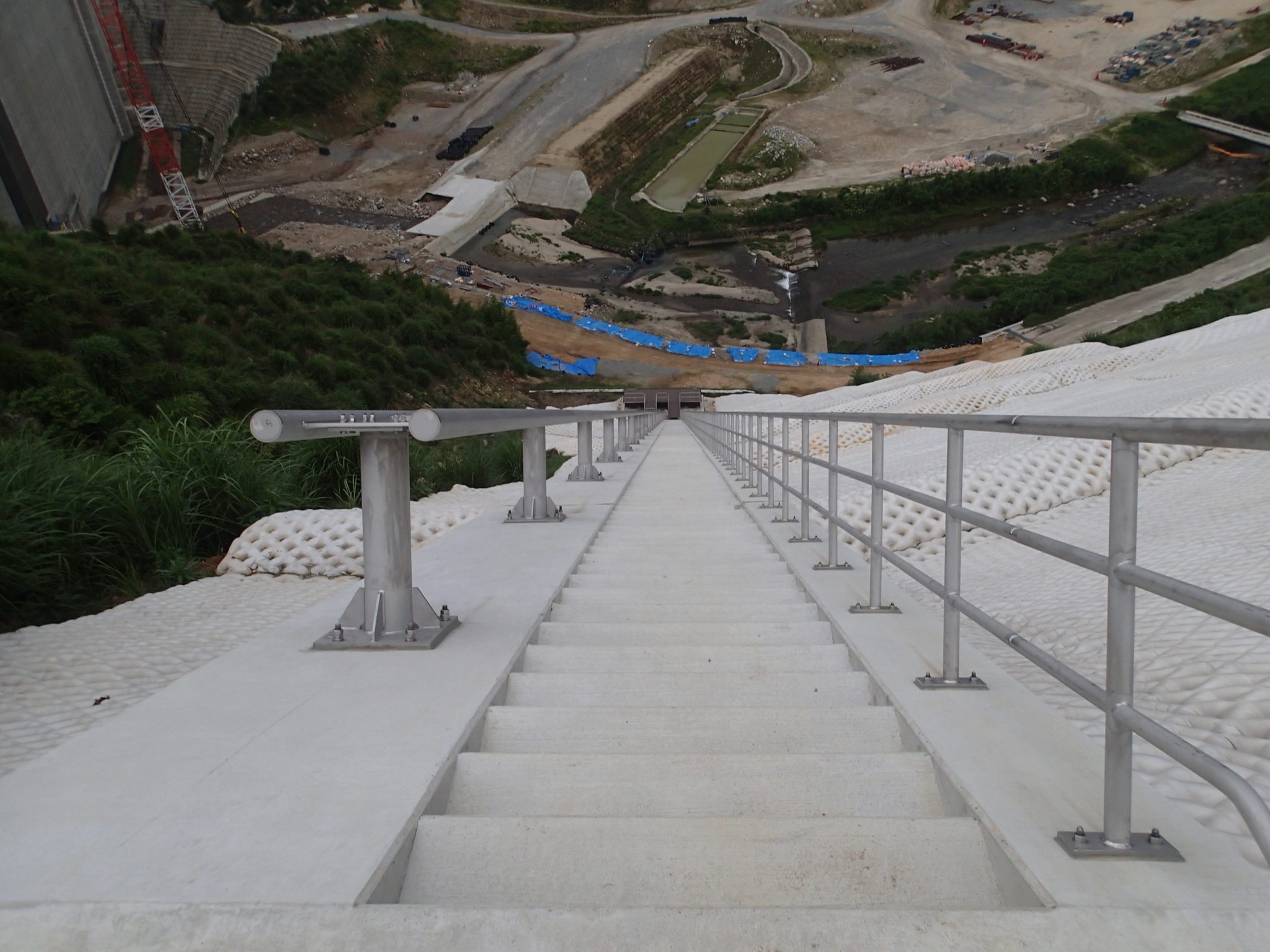 新技術・工法等一体化ガイドレール式水位追従型係船設備