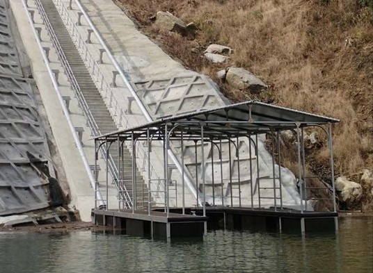 新技術・工法等一体化ガイドレール式水位追従型係船設備