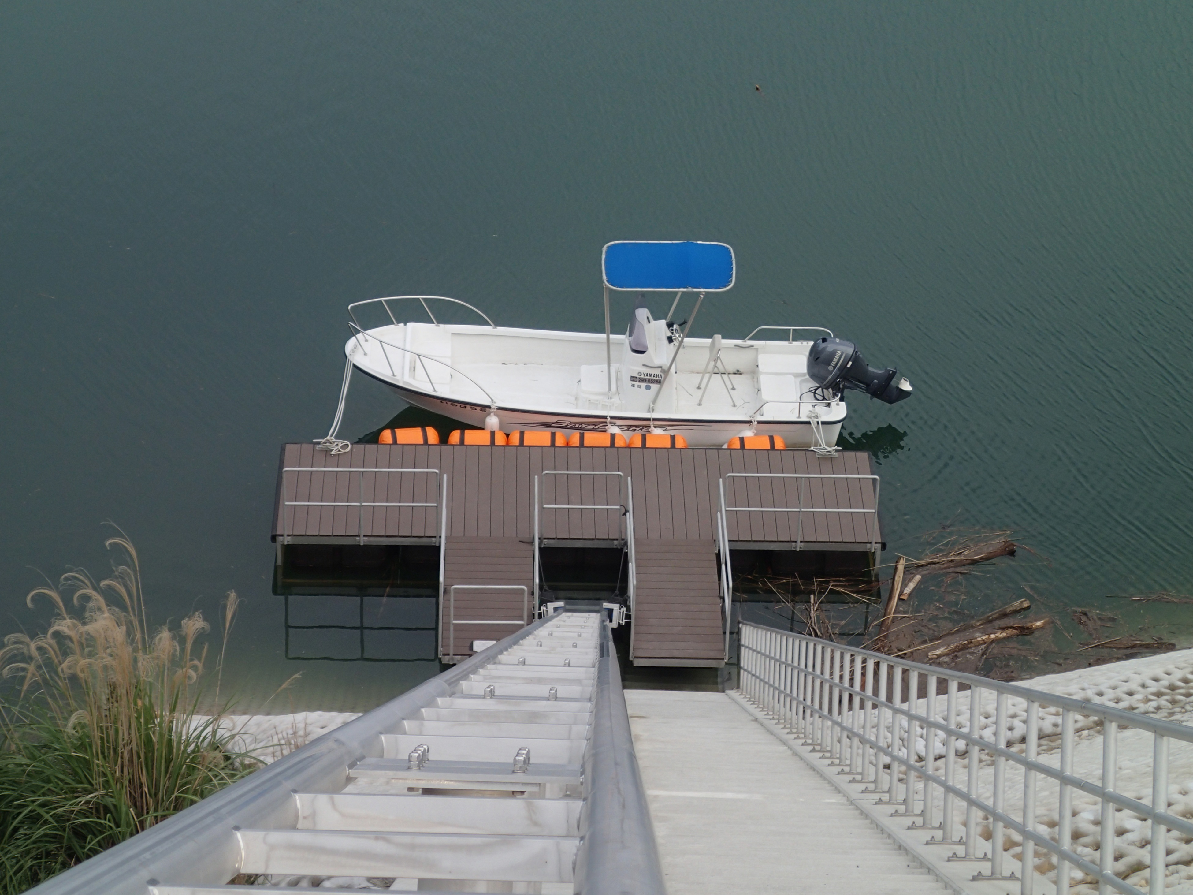 新技術・工法等一体化ガイドレール式水位追従型係船設備