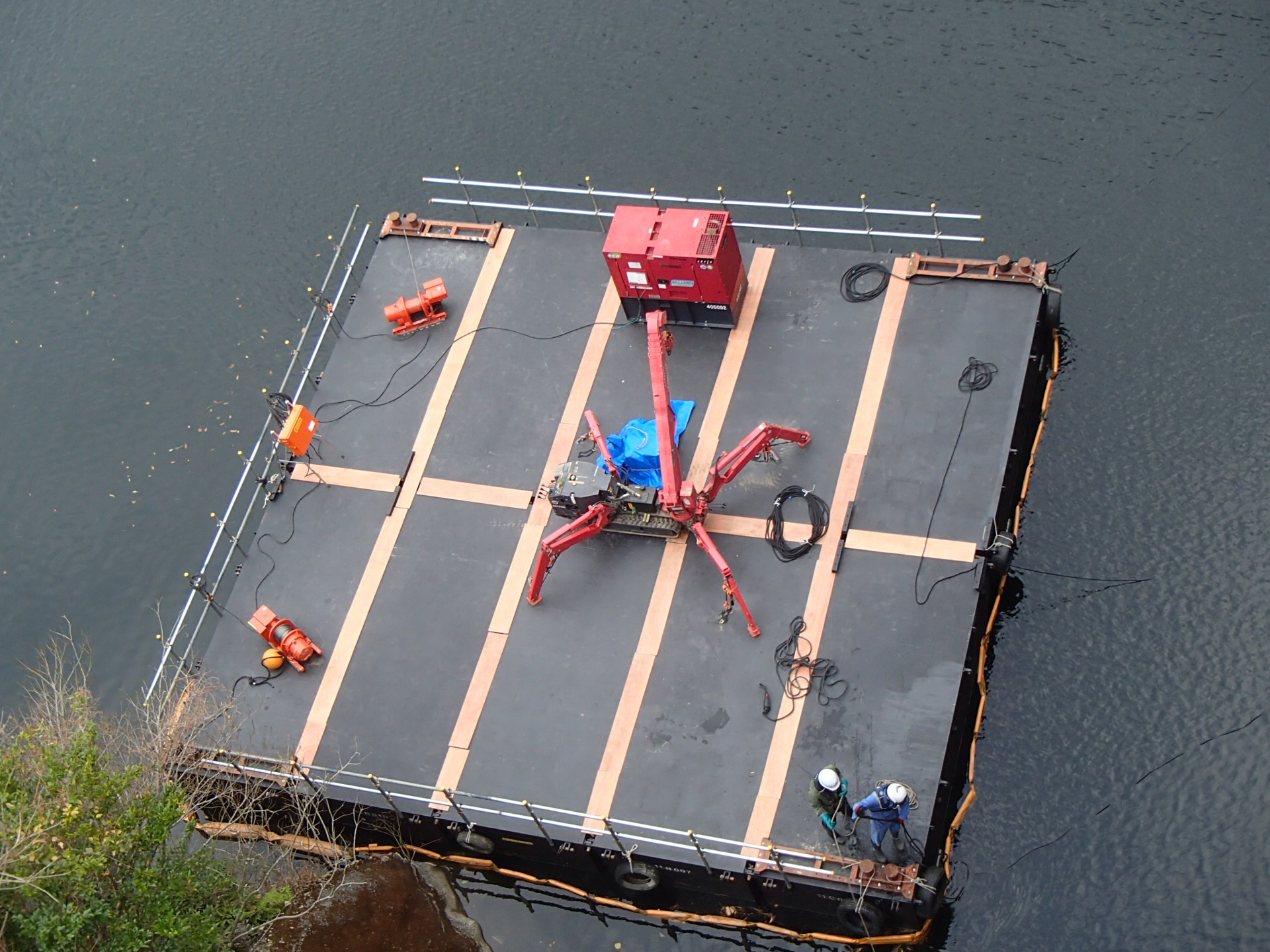 台船・カニクレーン