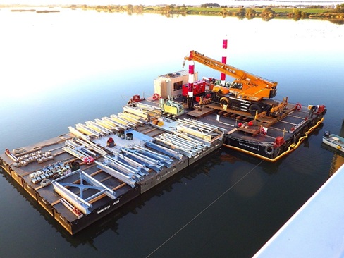 ハーベスターバージ(作業台船・仮設橋)