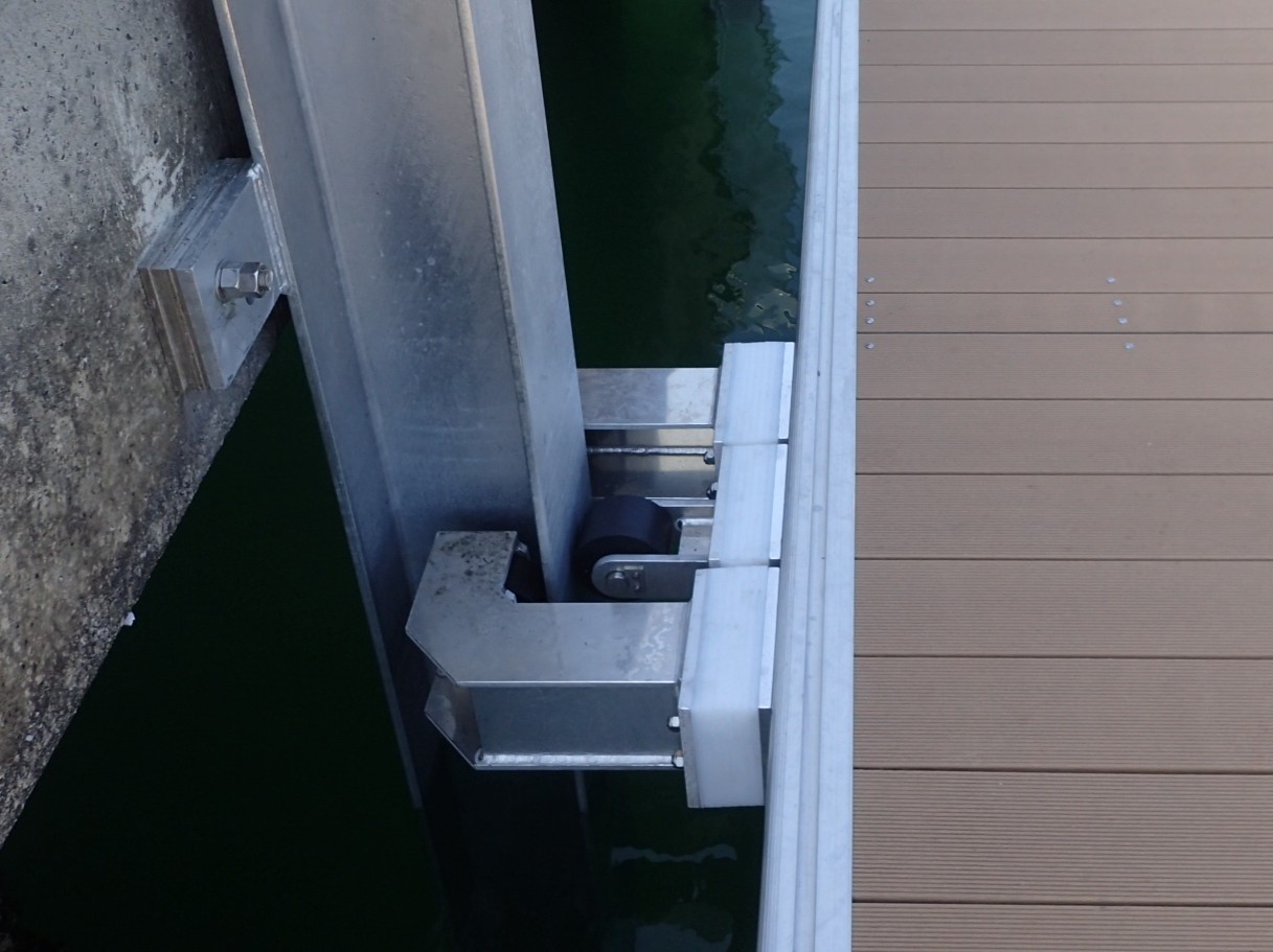 H鋼ガイドローラー