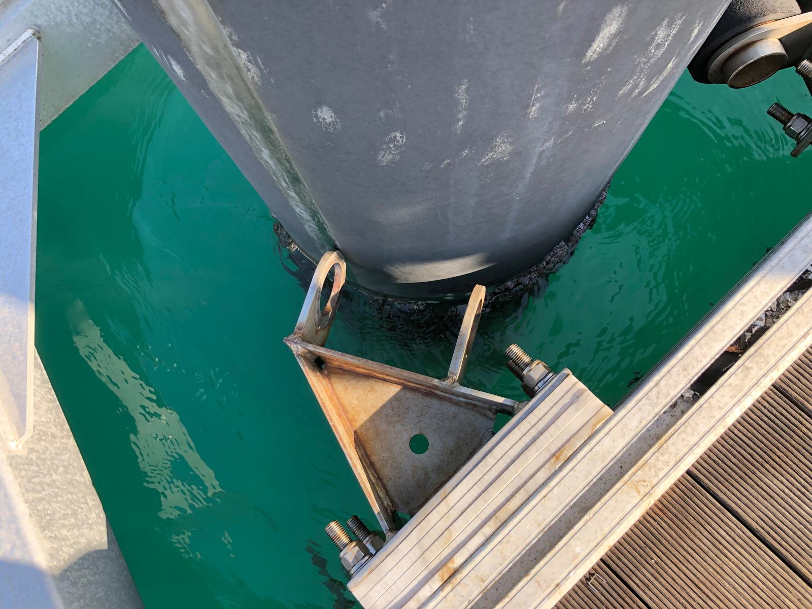 ガイドローラー脱落